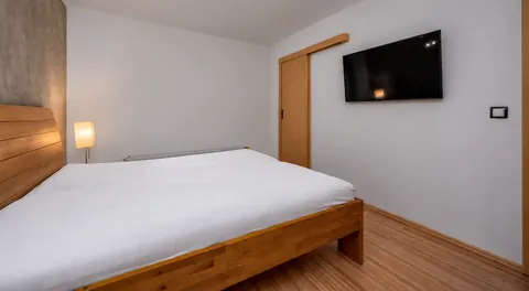 Ložnice s televizí
