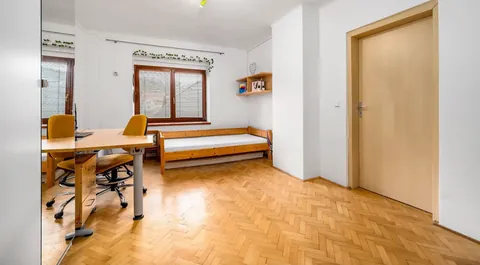 Pokoj s pracovním stolem